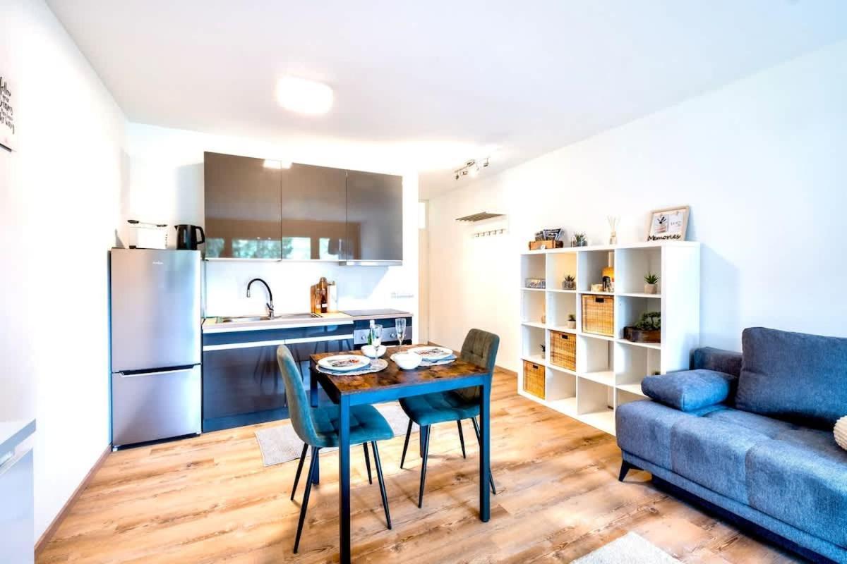 Auszeit Apartment: Black Forest Retreat with Sunny Balcony Schoenwald im Schwarzwald Exterior photo