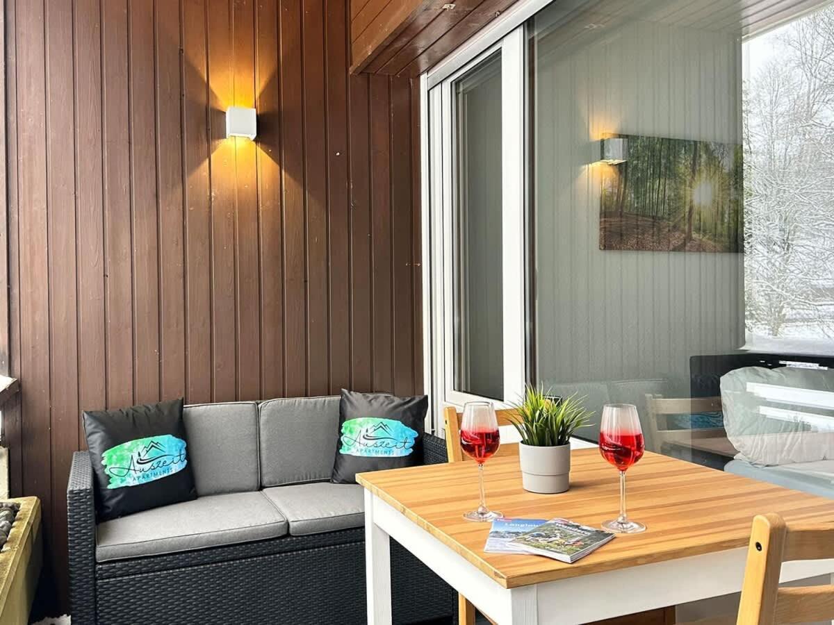 Auszeit Apartment: Black Forest Retreat with Sunny Balcony Schoenwald im Schwarzwald Exterior photo